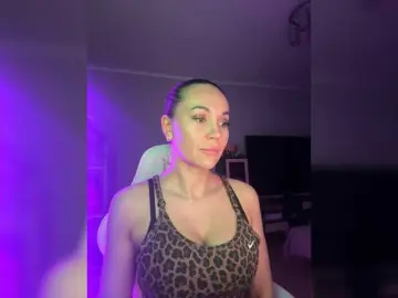 Bongacams Nude Webcam of QWEENII