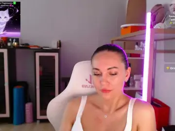 Bongacams Free Live Porn of QWEENII