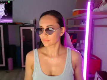 Bongacams Nude Webcam of QWEENII