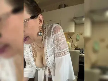 Bongacams Watch Live Sex Cams of Pink-Lips