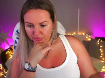 Bongacams Nude Webcam of KiraCandyS