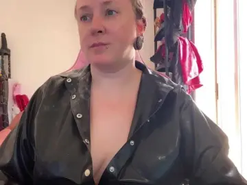 Bongacams Live Sex Cam of NylonQueen