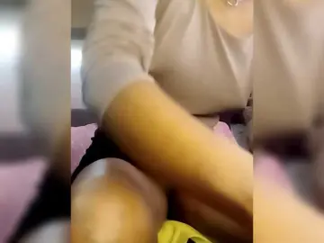 Bongacams Sex Cam of Petite-mpenzi