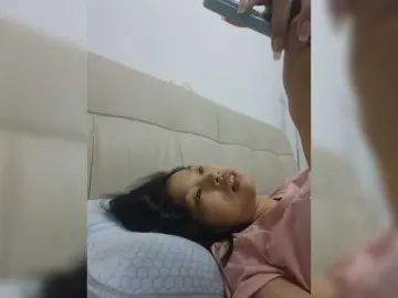 Bongacams Watch Live Sex Cams of Selinababy99