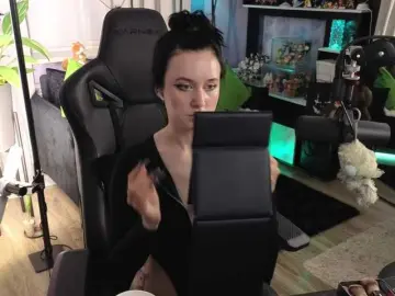 Bongacams Watch Live Sex Cams of KiraLiLime