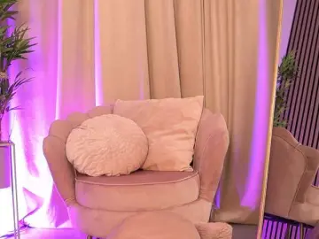 Bongacams Free Porn Cam of KiraKrush