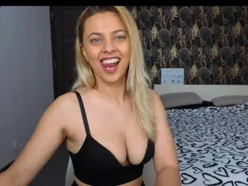Bongacams Watch Live Sex Cams of CarlaStaceeFun