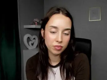 Bongacams Sex Cam of adeleLive