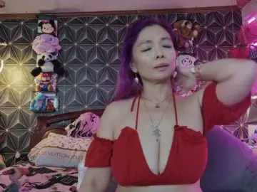 Bongacams Adult Video Chat of YummyMeily