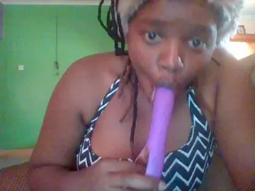 Bongacams Free Porn Cam of Sexymamasirra22
