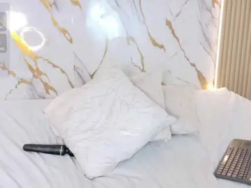 Bongacams Sex Cam of ZoeLonghair