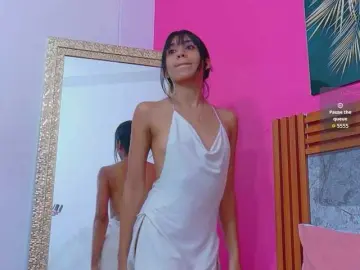 Bongacams Private Sex Chat of littleeemiily