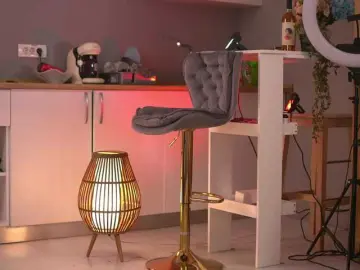Bongacams Sex Cam of LeyaMeyers