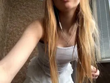 Bongacams Best Webcam of MyrticeDollen