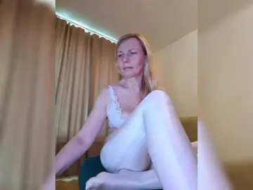 Bongacams Nude Webcam of ShiningMILF
