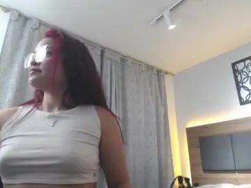 Bongacams Free Porn Cam of lucy-red