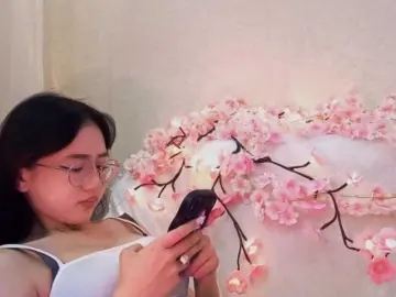 Bongacams Free Live Porn of MyrleHenggeler