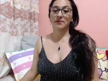Bongacams Watch Live Sex Cams of KarinaSuarez1