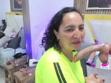 Bongacams Watch Live Sex Cams of Luna-Naughty1