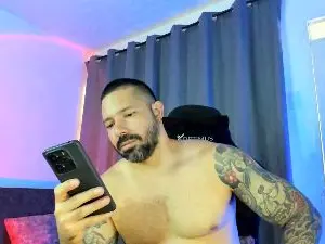 Cam4 Watch Live Sex Cams of TheMagicFoxxx