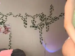 Cam4 Free Live Porn of LoriannMeinert
