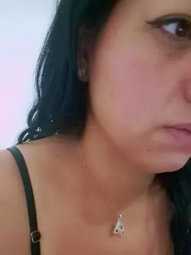 Cam4 Nude Webcam of bella_milf1