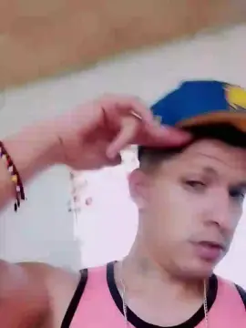 Cam4 Free Live Porn of Alonsomadeira18