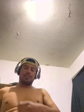 Cam4 Live Porn of Brandoncarlosa