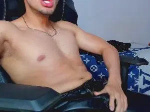 Cam4 Live Sex of Tommy_bred