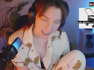 Cam4 Live Sex Cam of lovekiitsune