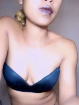 Cam4 Live Sex Cam of Dinah974