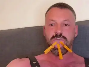 Cam4 Live Sex of benzeigtsich