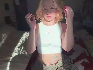 Cam4 Live Sex of ShirleyMcdargh