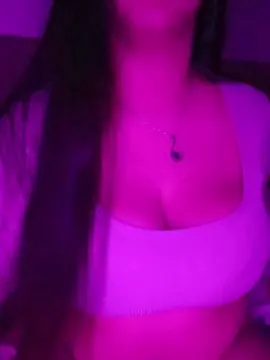 Cam4 Nude Webcam of morenita_888