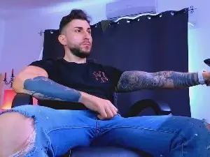 Cam4 Live Sex of MightyAaronX