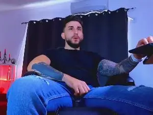Cam4 Live Sex of MightyAaronX
