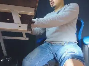 Cam4 Free Live Porn of master_bigcock1