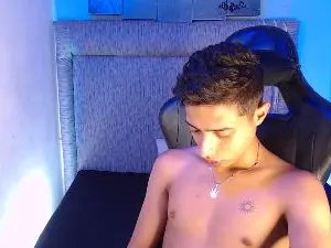 Cam4 Live Sex Cam of YUZTIN_LITTLE