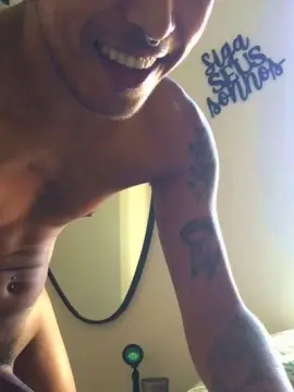 Cam4 Live Sex Cam of elvisnaomorreu