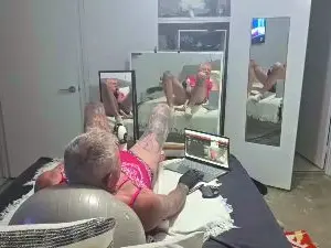Cam4 Free Live Porn of handsolo_porn