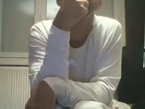 Cam4 Live Porn of hotfrenchcho