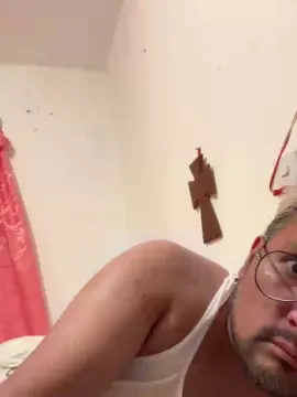 Cam4 Adult Video Chat of vicpas_hot