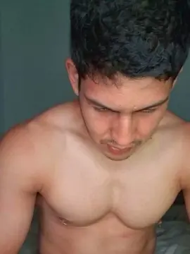 Cam4 Sex Cam of JohnnyRuizXXX
