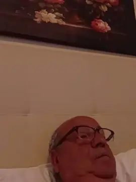 Cam4 Free Live Porn of minuzzo61