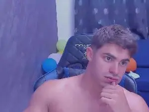 Cam4 Free Live Porn of greekgod19