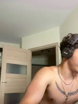 Cam4 Watch Live Sex Cams of bravo_maestro