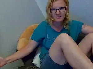 Cam4 Live Porn of RoteZora85