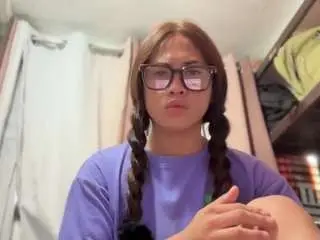 Camsoda Adult Webcam of averagegirl