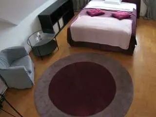 Camsoda Nude Webcam of voyeurcam-julmodels-whitebed-1