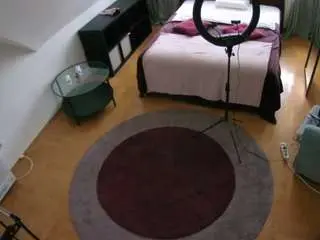 Camsoda Free Porn Cam of voyeurcam-julmodels-whitebed-1